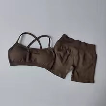 Seamless Fitness Set: Butt-Lifting Top and Shorts